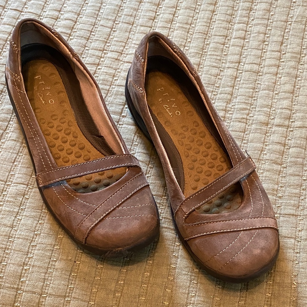 Clarks Women's Tan Loafers